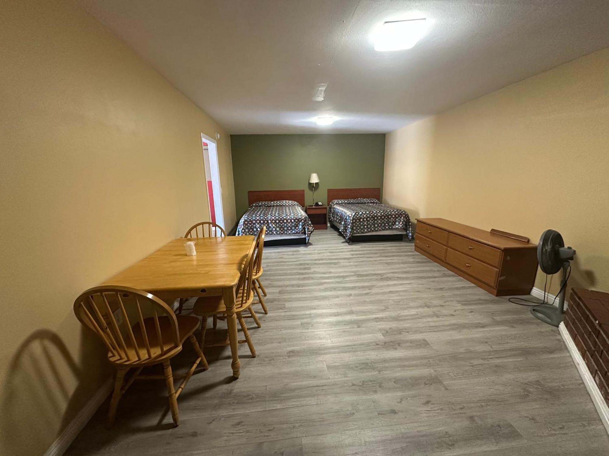 Desert Inn Motel Корона Экстерьер фото