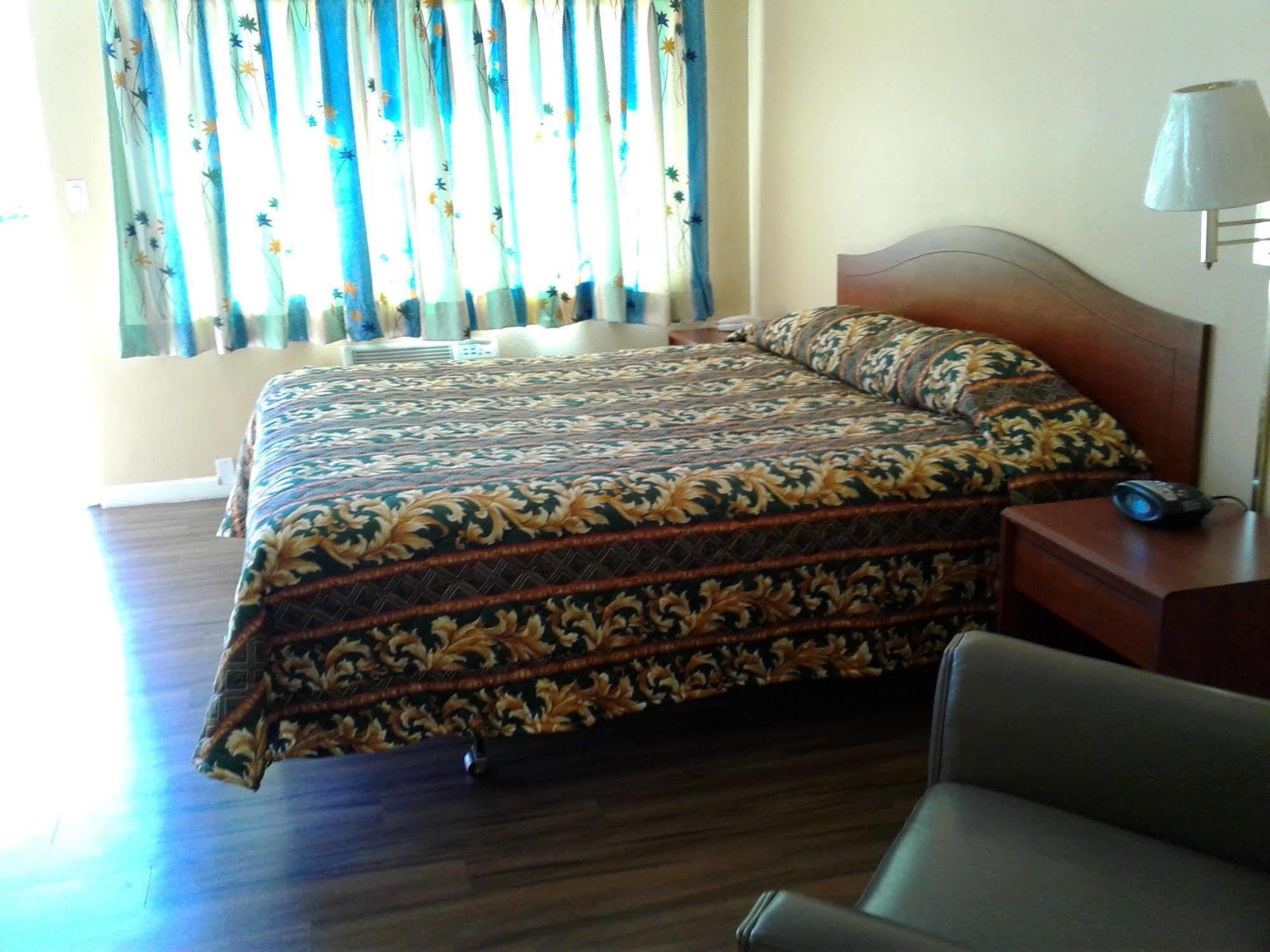 Desert Inn Motel Корона Экстерьер фото